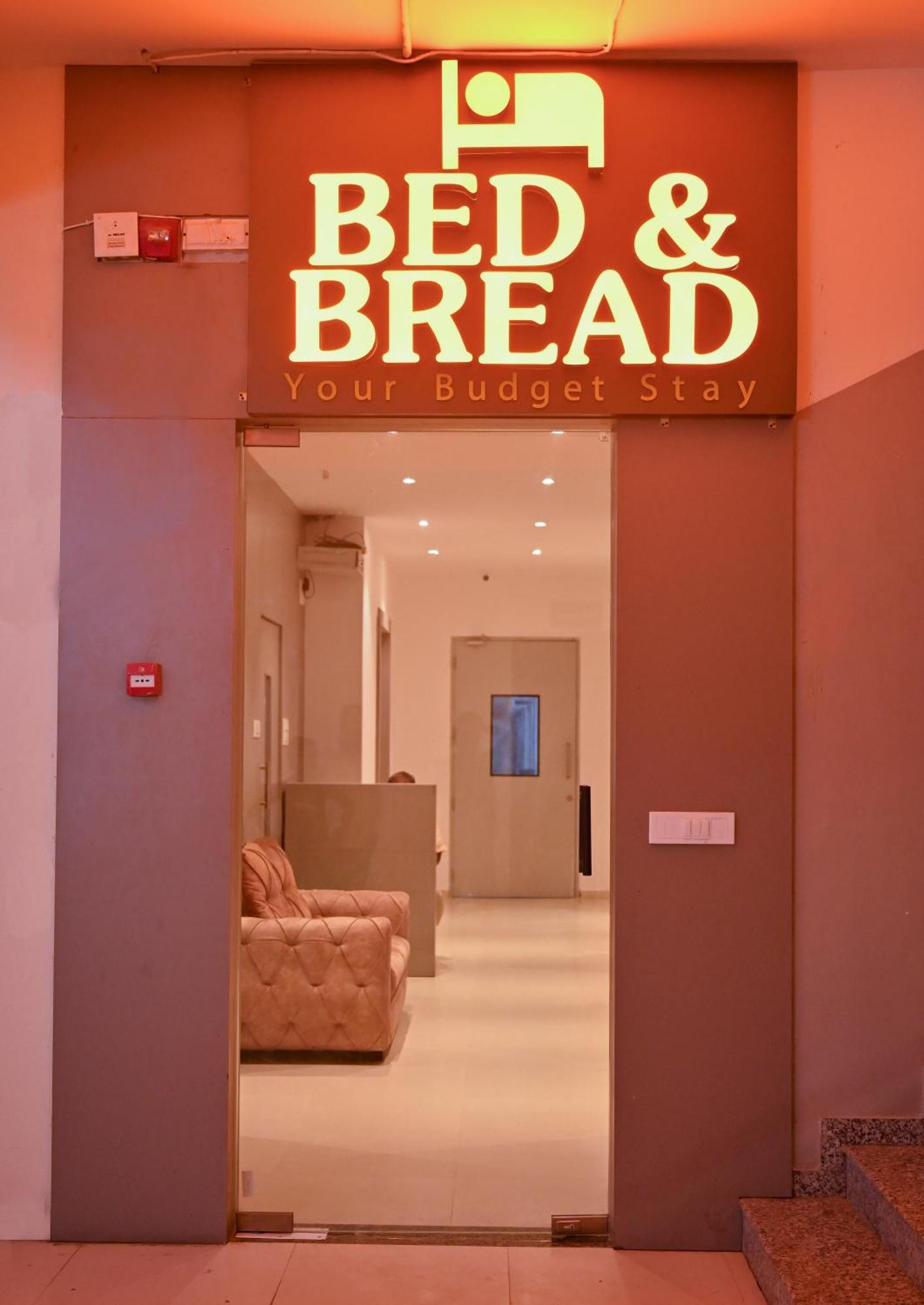 Bed & Bread Dormitory Bharuch ภายนอก รูปภาพ