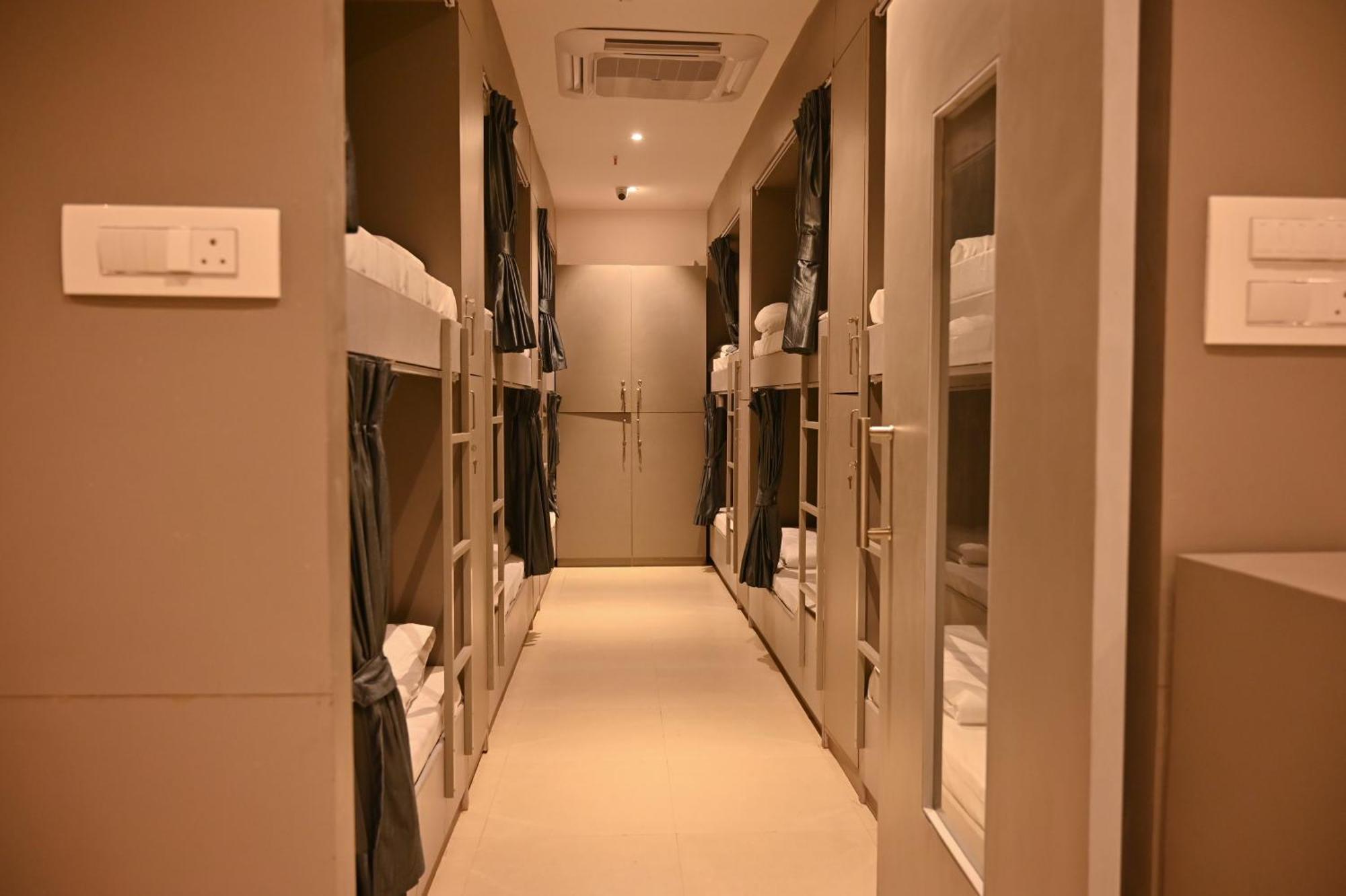 Bed & Bread Dormitory Bharuch ภายนอก รูปภาพ