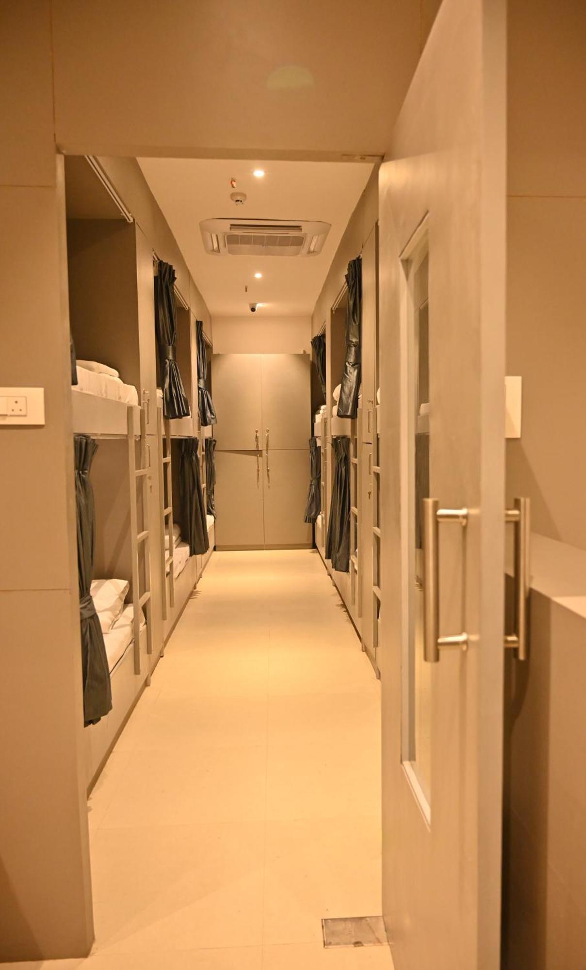 Bed & Bread Dormitory Bharuch ภายนอก รูปภาพ